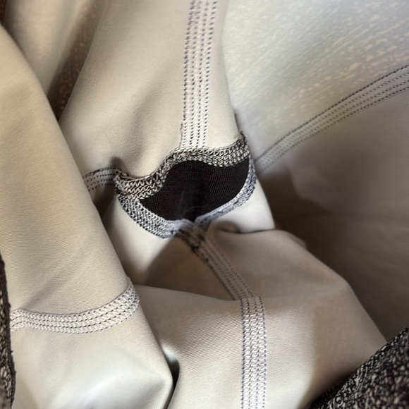 Lululemon Athletica Black and White Ankle Leggings - Picture 8 of 10